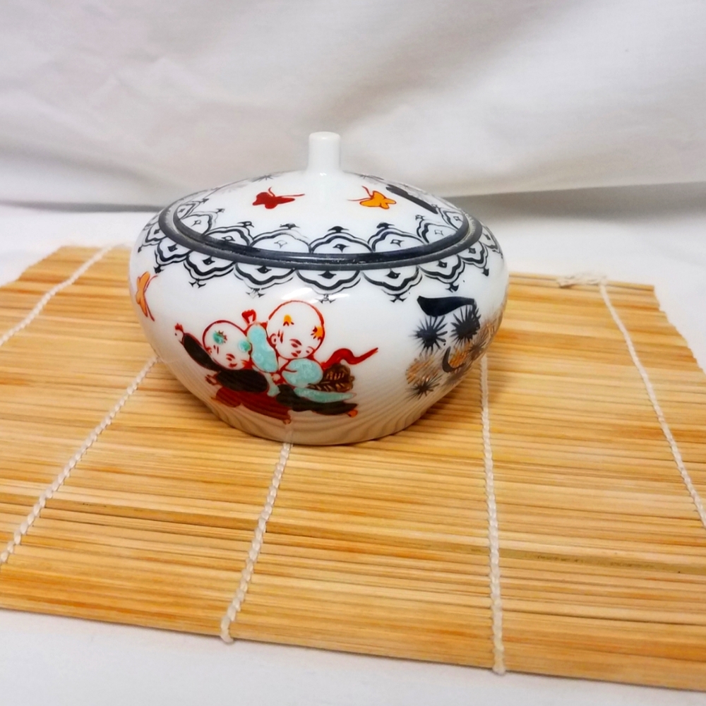 VINTAGE JAPANESE COVERED DISH